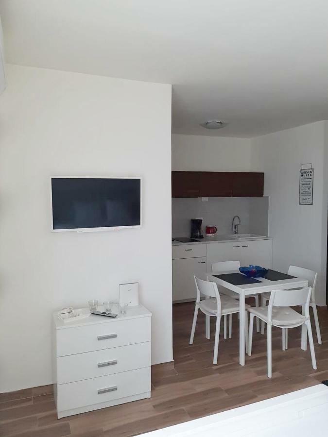 רוביני Apartment Mony מראה חיצוני תמונה