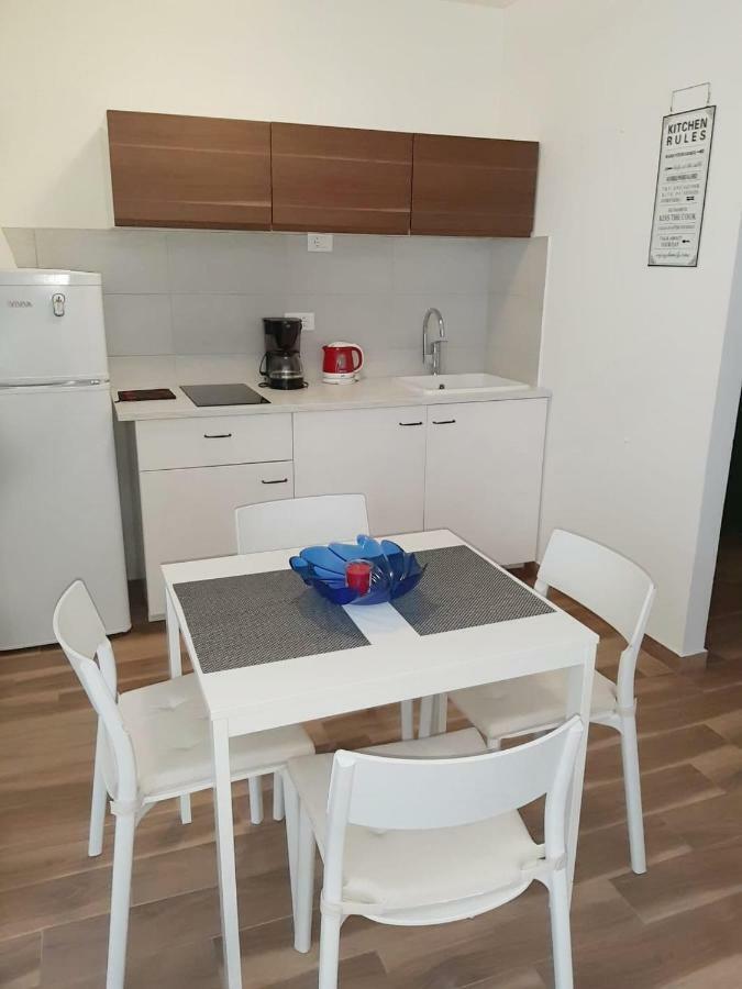 רוביני Apartment Mony מראה חיצוני תמונה
